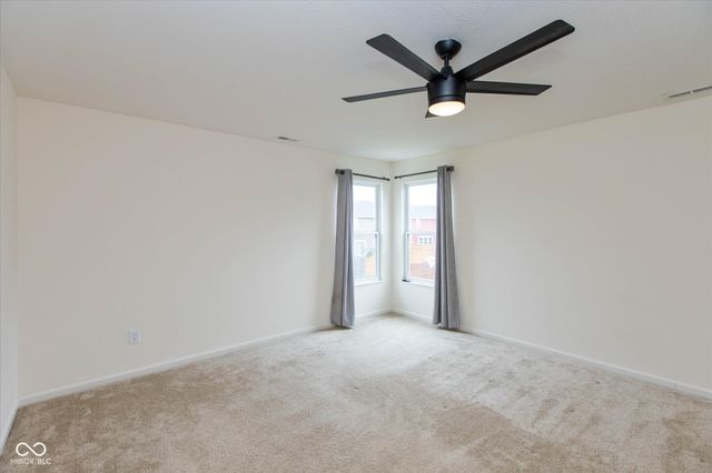 5588 W Woodhaven Drive, Mccordsville, IN 46055