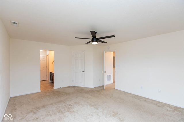 5588 W Woodhaven Drive, Mccordsville, IN 46055