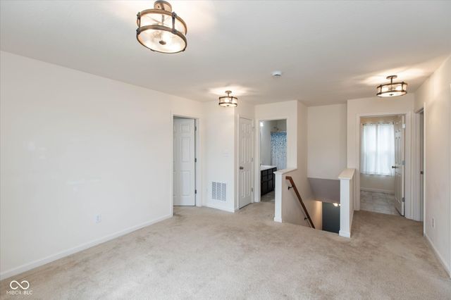 5588 W Woodhaven Drive, Mccordsville, IN 46055