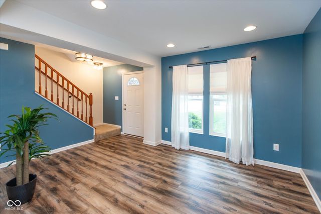 5588 W Woodhaven Drive, Mccordsville, IN 46055