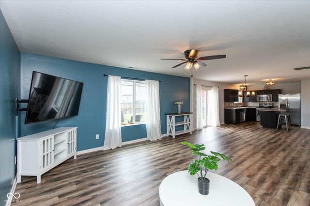 5588 W Woodhaven Drive, Mccordsville, IN 46055
