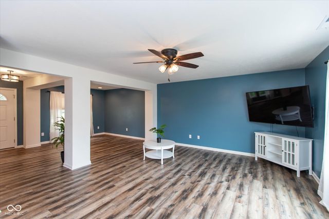 5588 W Woodhaven Drive, Mccordsville, IN 46055
