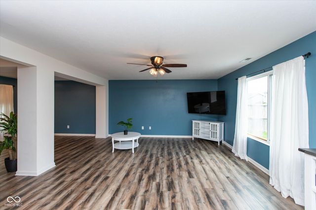 5588 W Woodhaven Drive, Mccordsville, IN 46055