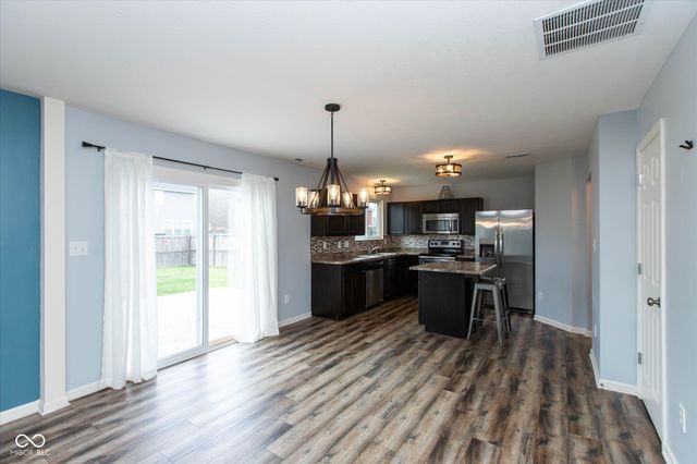 5588 W Woodhaven Drive, Mccordsville, IN 46055