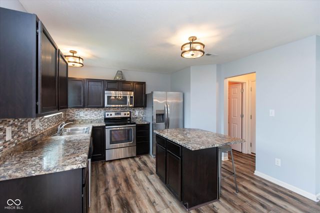 5588 W Woodhaven Drive, Mccordsville, IN 46055