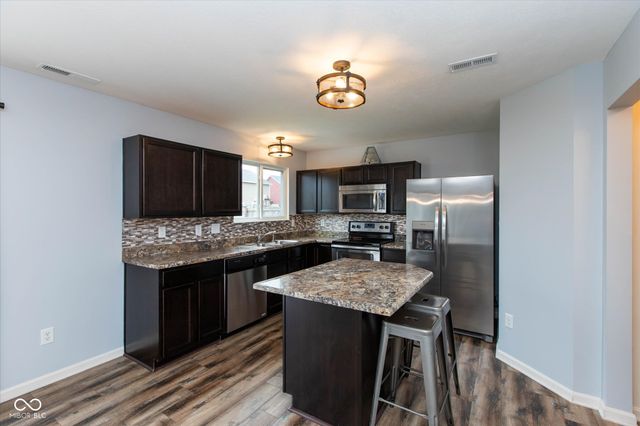 5588 W Woodhaven Drive, Mccordsville, IN 46055