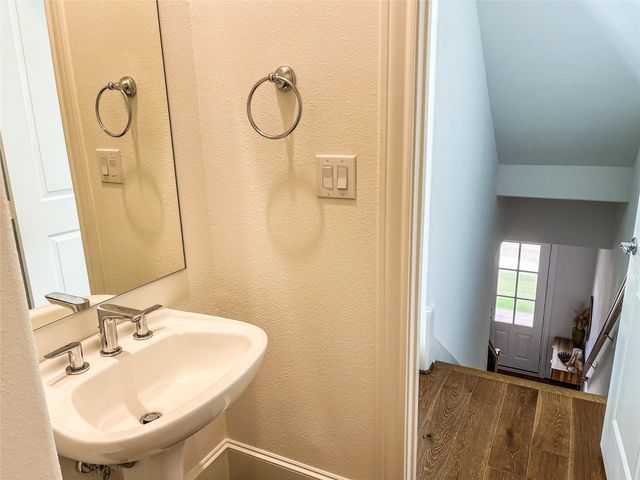 2024 Waterloo Station Road, Houston, TX 77045