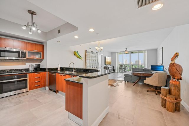 2640 Lake Shore Drive 1810, Riviera Beach, FL 33404