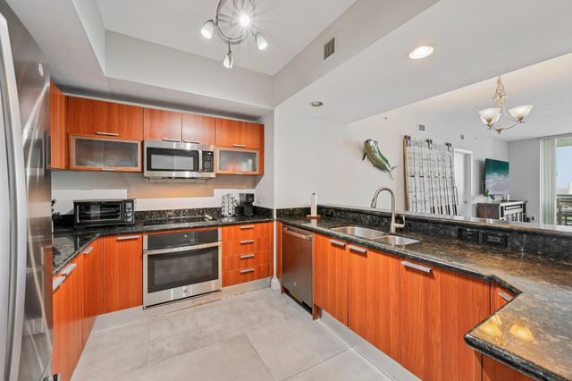 2640 Lake Shore Drive 1810, Riviera Beach, FL 33404