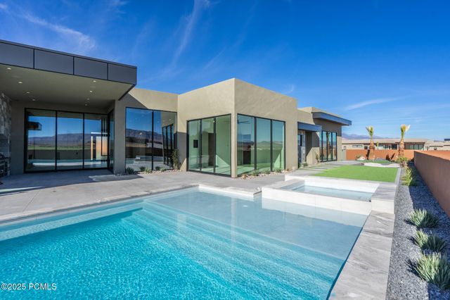 3295 S Cottontail Way, Hurricane, UT 84737