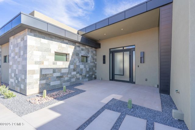 3295 S Cottontail Way, Hurricane, UT 84737