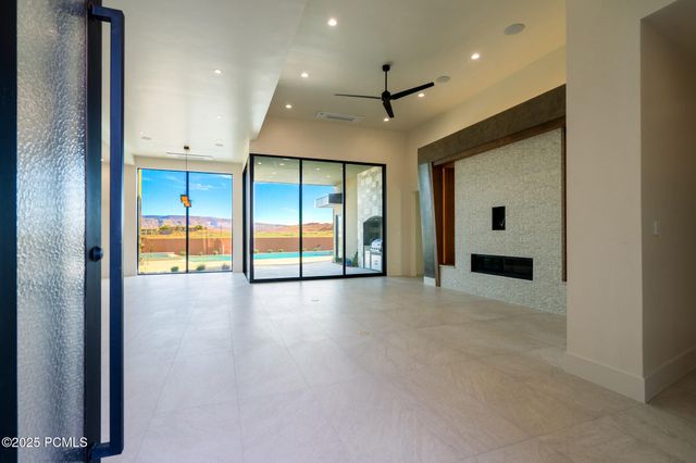 3295 S Cottontail Way, Hurricane, UT 84737