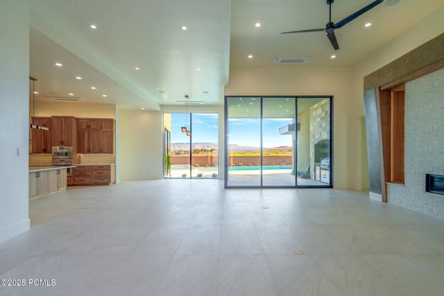 3295 S Cottontail Way, Hurricane, UT 84737