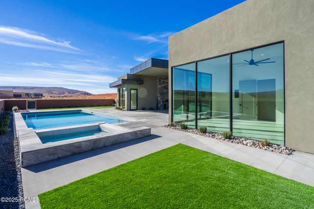 3295 S Cottontail Way, Hurricane, UT 84737