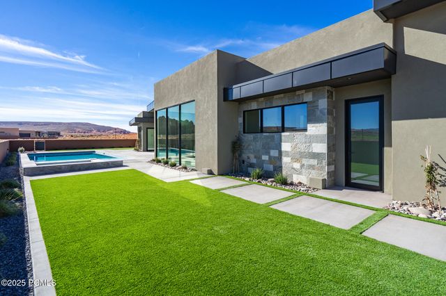 3295 S Cottontail Way, Hurricane, UT 84737