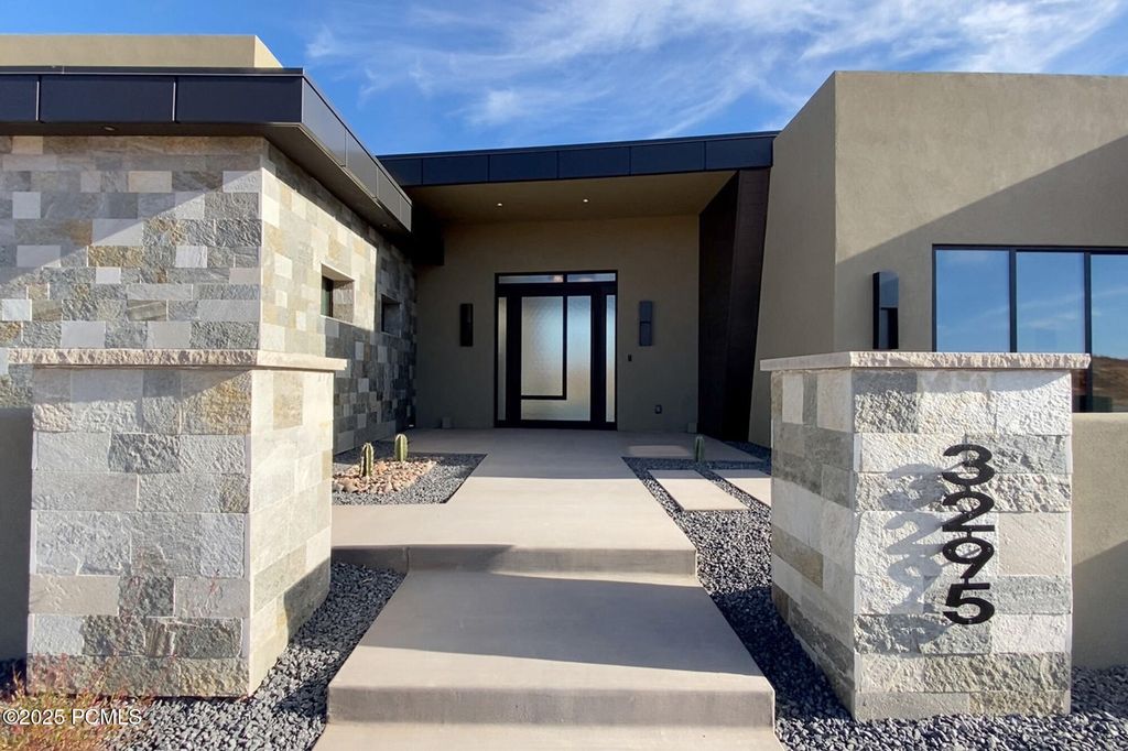 3295 S Cottontail Way, Hurricane, UT 84737