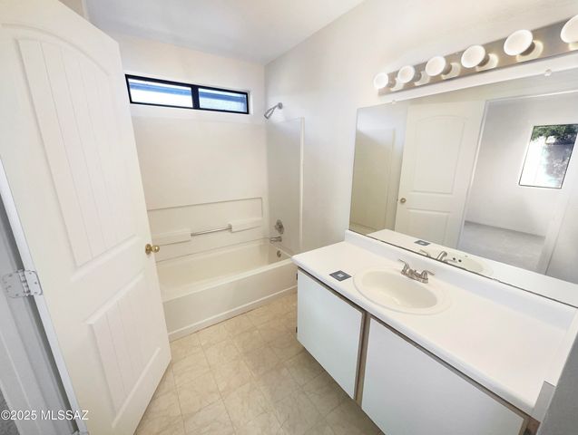 1624 W Mulholland Court, Tucson, AZ 85746