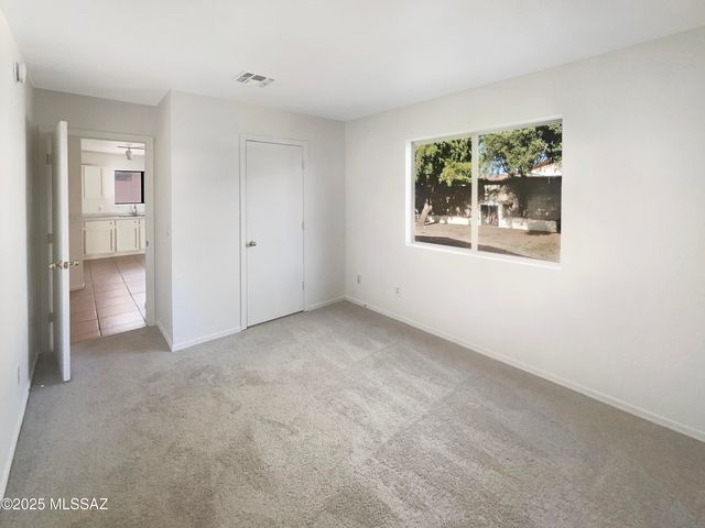 1624 W Mulholland Court, Tucson, AZ 85746