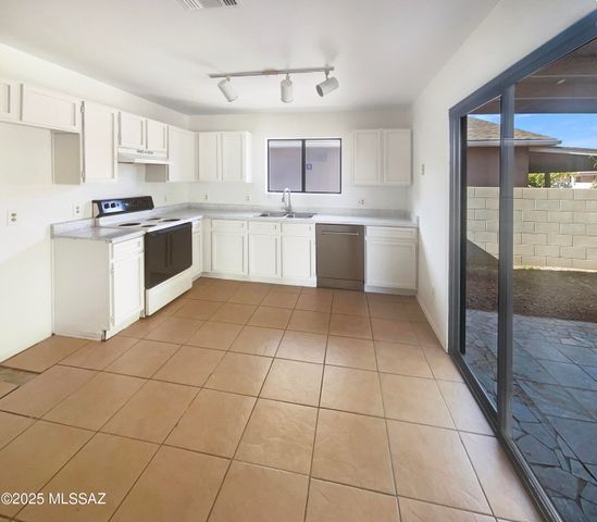 1624 W Mulholland Court, Tucson, AZ 85746