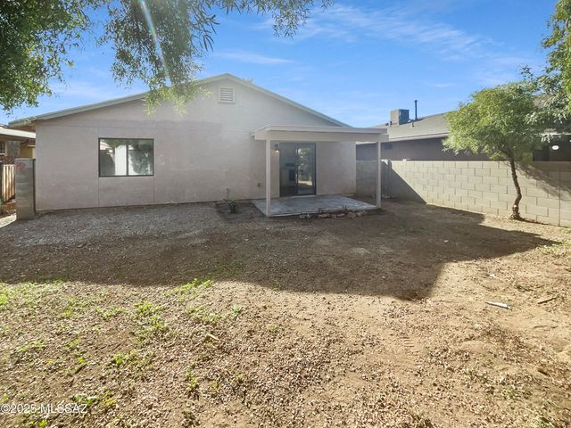 1624 W Mulholland Court, Tucson, AZ 85746