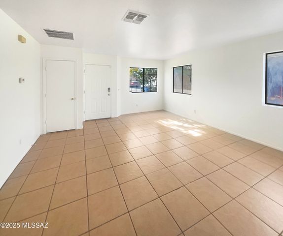 1624 W Mulholland Court, Tucson, AZ 85746