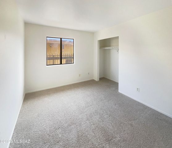 1624 W Mulholland Court, Tucson, AZ 85746