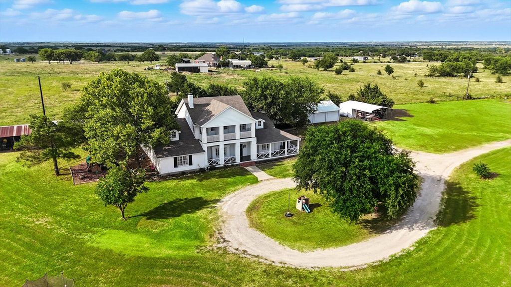 185 Quail Run Court, Decatur, TX 76234