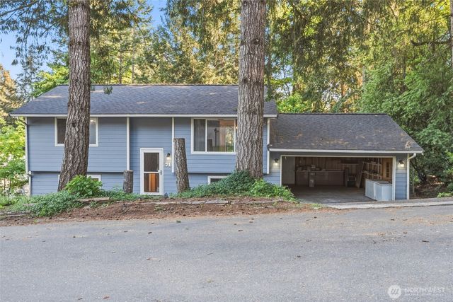71 NE LORRAIN Court, Belfair, WA 98528