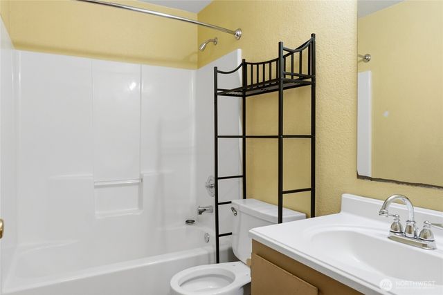 71 NE LORRAIN Court, Belfair, WA 98528