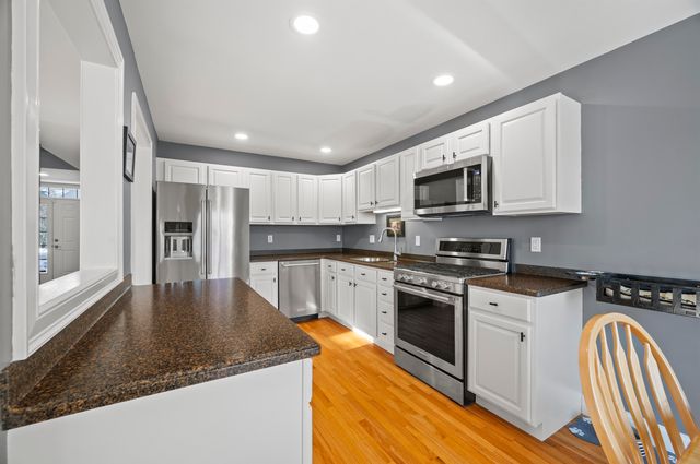 25 Lilac Lane, Newmarket, NH 03857