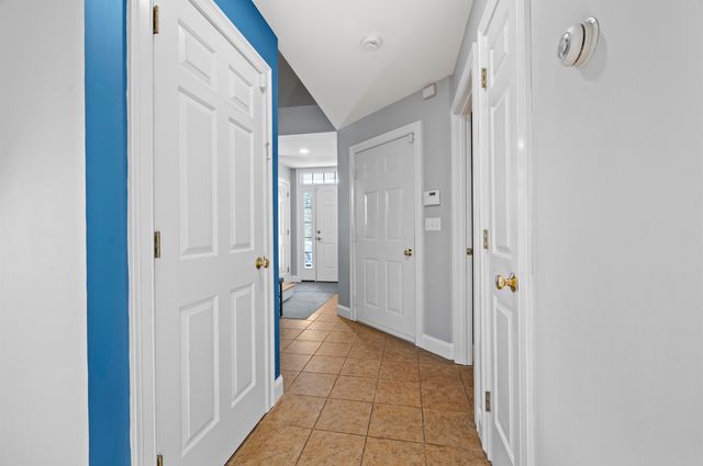 25 Lilac Lane, Newmarket, NH 03857