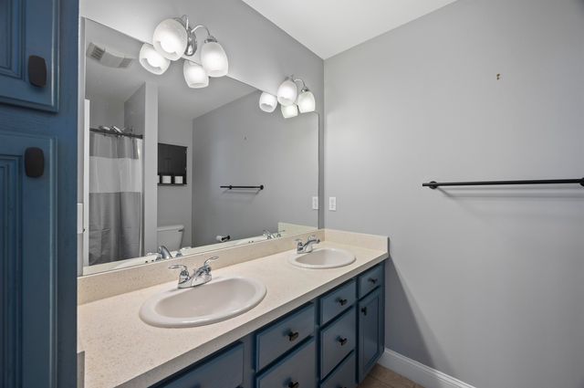 25 Lilac Lane, Newmarket, NH 03857