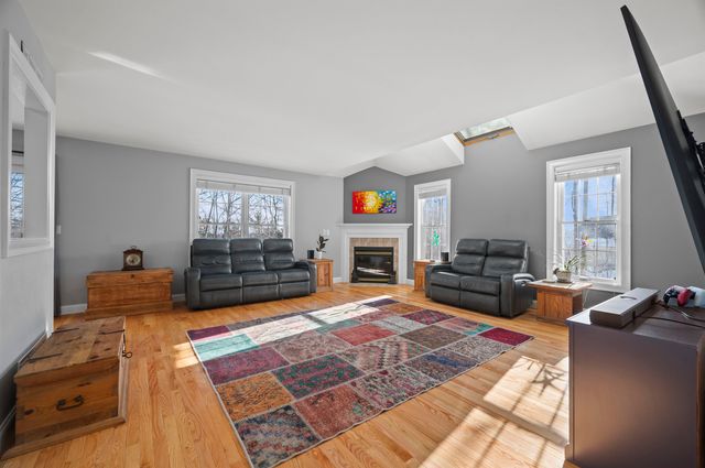 25 Lilac Lane, Newmarket, NH 03857