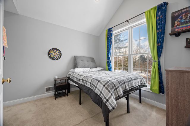 25 Lilac Lane, Newmarket, NH 03857