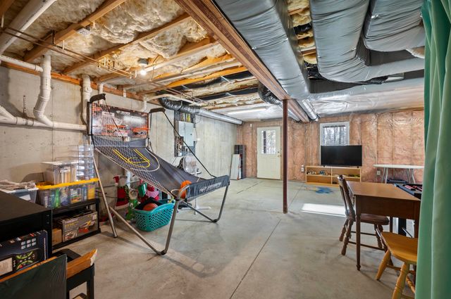 25 Lilac Lane, Newmarket, NH 03857