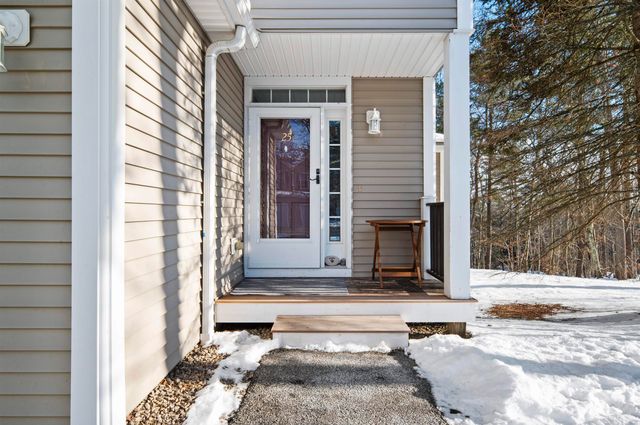 25 Lilac Lane, Newmarket, NH 03857