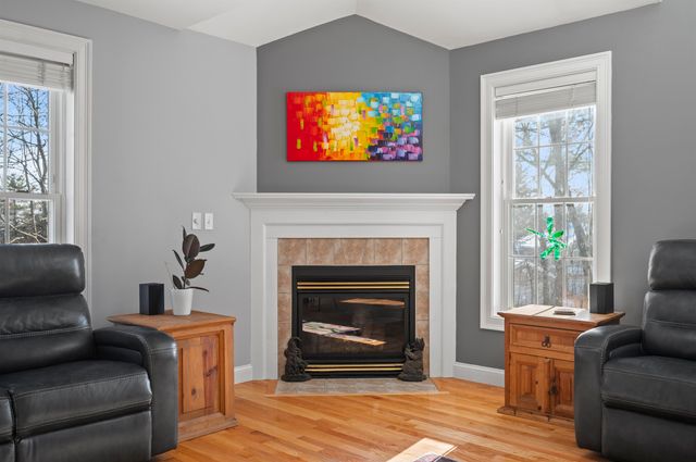 25 Lilac Lane, Newmarket, NH 03857