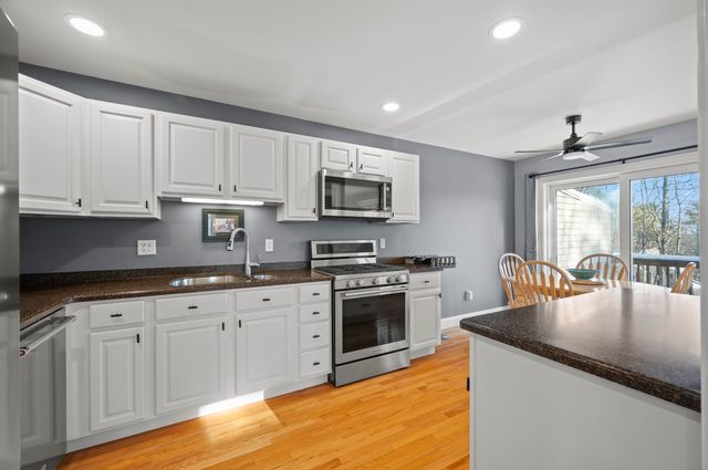 25 Lilac Lane, Newmarket, NH 03857