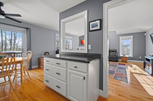 25 Lilac Lane, Newmarket, NH 03857