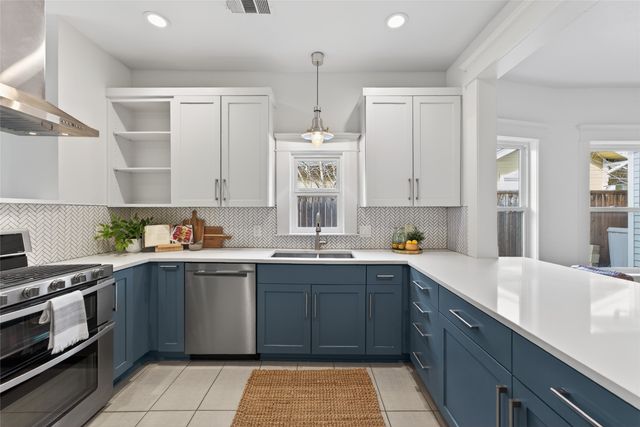 631 N Winnetka Avenue, Dallas, TX 75208