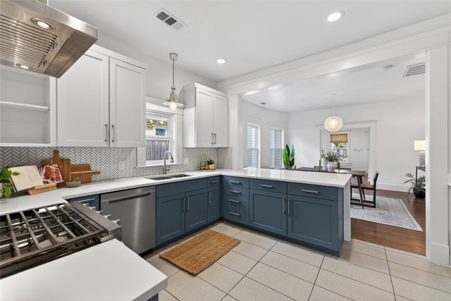 631 N Winnetka Avenue, Dallas, TX 75208