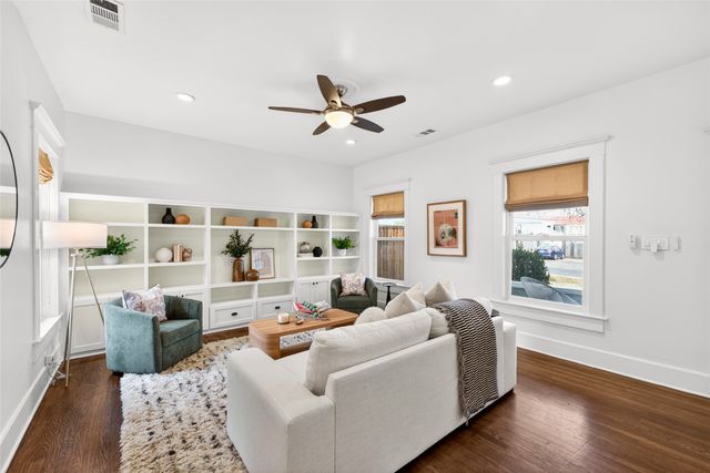 631 N Winnetka Avenue, Dallas, TX 75208