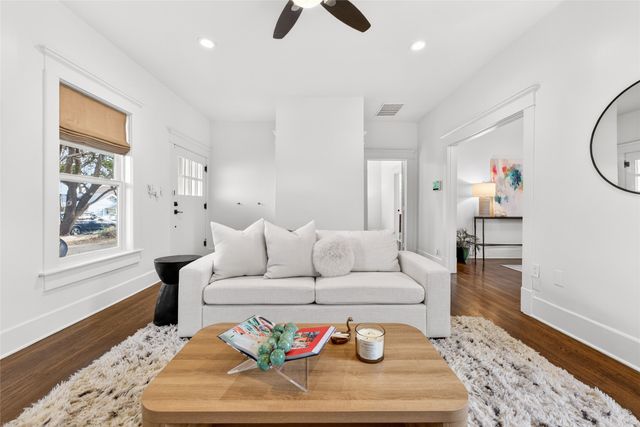 631 N Winnetka Avenue, Dallas, TX 75208