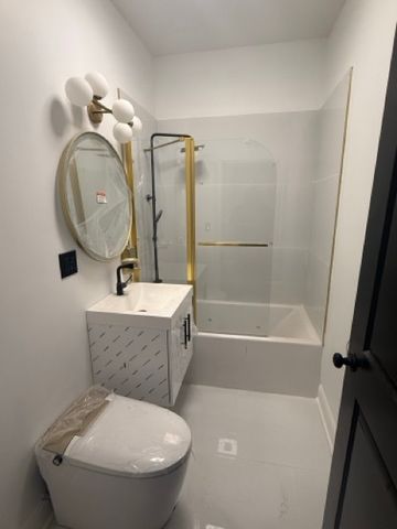 7326 S Woodlawn Avenue, Chicago, IL 60619