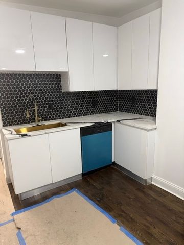 7326 S Woodlawn Avenue, Chicago, IL 60619