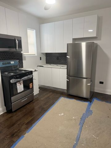 7326 S Woodlawn Avenue, Chicago, IL 60619