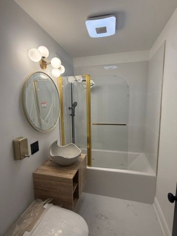 7326 S Woodlawn Avenue, Chicago, IL 60619