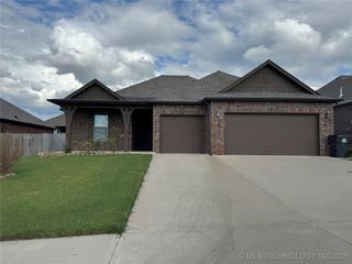 14083 S Lansing Avenue, Glenpool, OK 74033