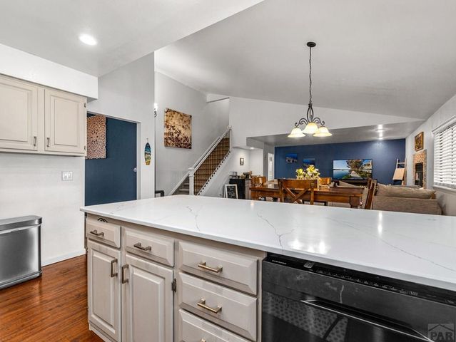 7 Alta Loma Dr, Pueblo, CO 81005