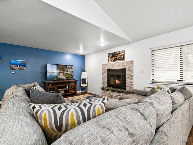 7 Alta Loma Dr, Pueblo, CO 81005